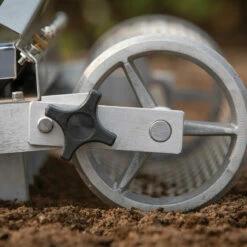 Six-Row Seeder, Second Edition -Johnny's Selected Seeds Shop 06758 07 six row