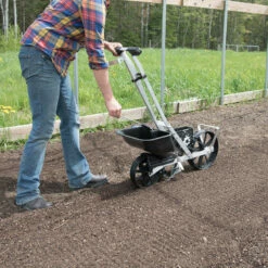 Fertilizer Attachment -Johnny's Selected Seeds Shop 09173 03 fertattach